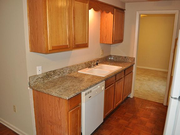 3rd image of 920 Rock St APT 1