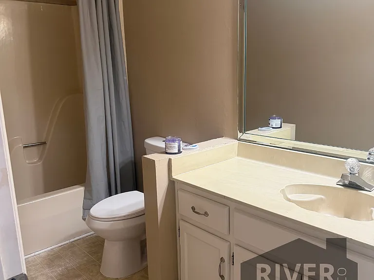 212 Woodcastle Dr — Photo 9