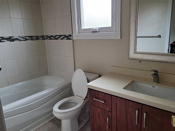 5th image of 1533 Lancaster Dr