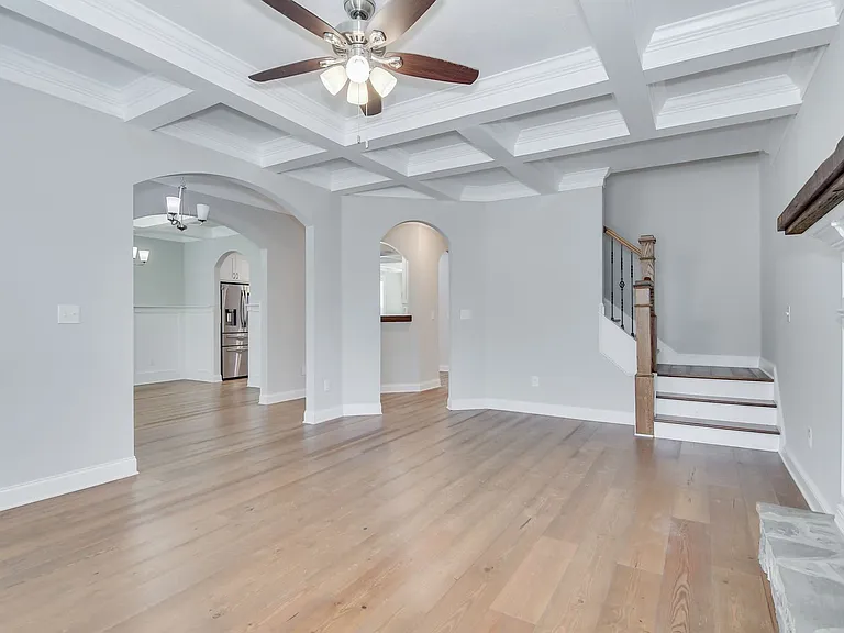 344 Colonnades Dr — Photo 11