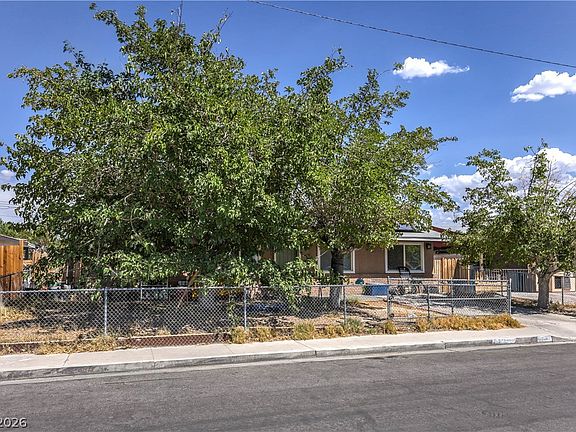 3rd image of 2116 Travis St