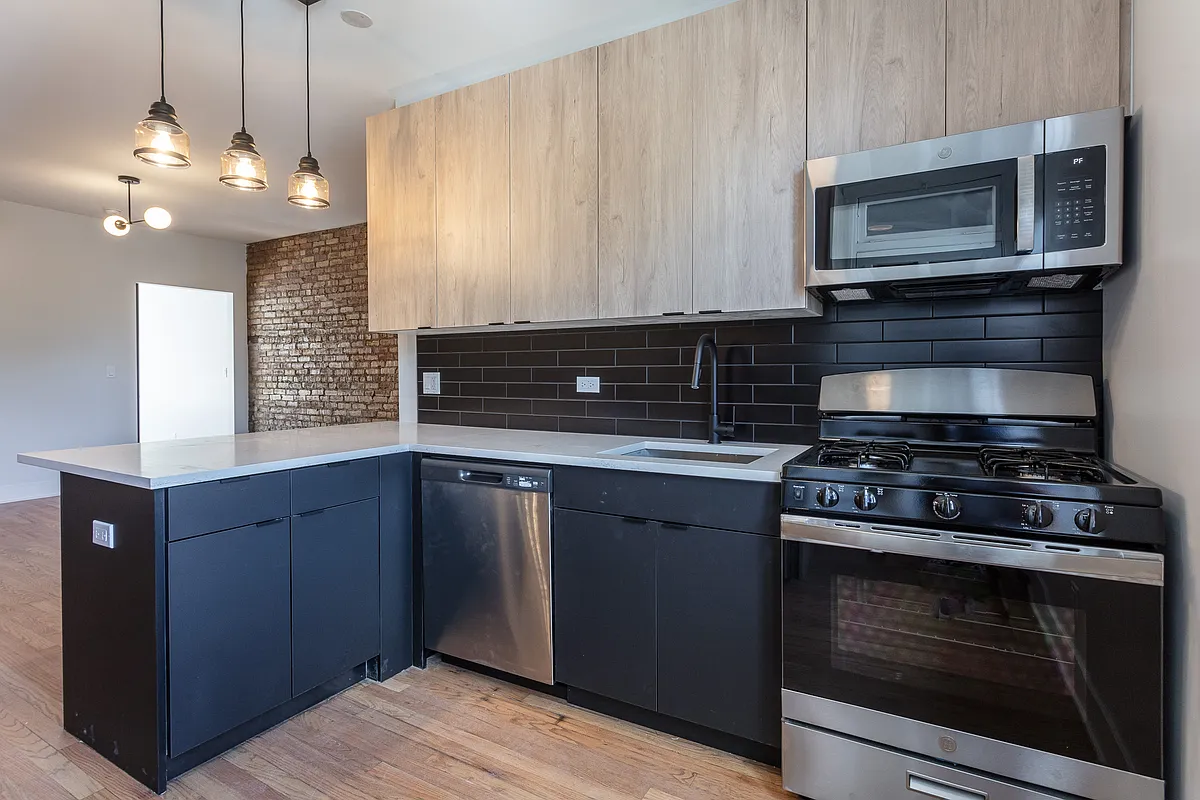 Building Photo - 4013 N Lowell Ave #3W