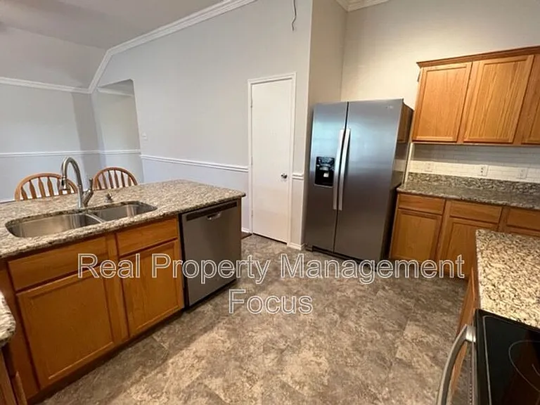 1004 Trickham Dr — Photo 8
