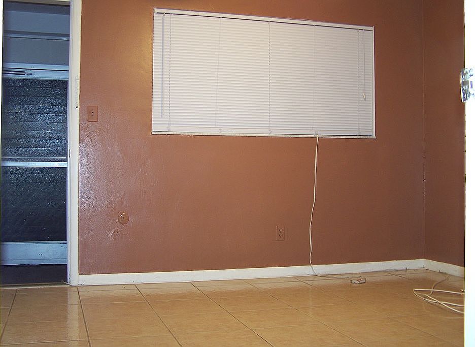 2nd image of 2353 Shelley St APT 4
