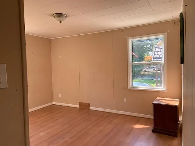 1254 Lakeshore Rd — Photo 6