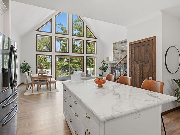 3rd image of 18465 N Lake Ln