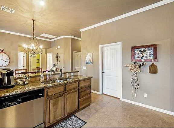 4th image of 604 NW 161st St