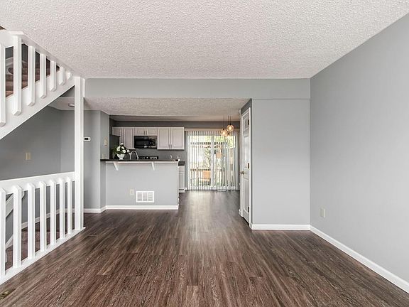 4th image of 5051 Stoneybrook Blvd