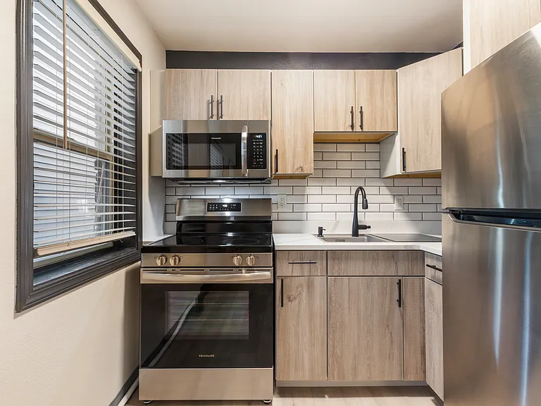 Lauriston Apartments — Photo 30