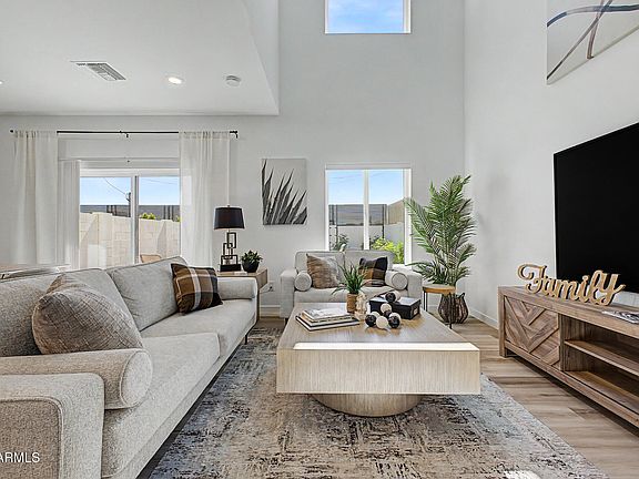 3rd image of 2041 E MICHIGAN Avenue #2