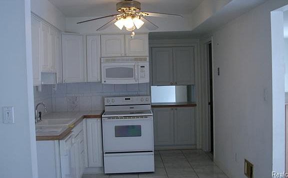 4th image of 29744 City Center Dr