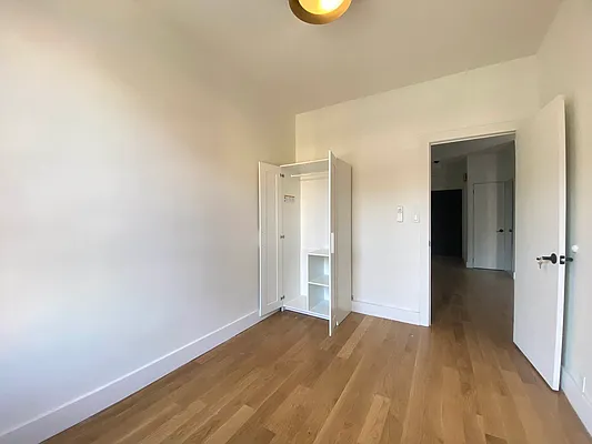 Rented by NY Space Finders Inc. | media 21