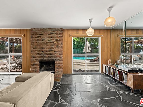 5th image of 22245 Leadwell St