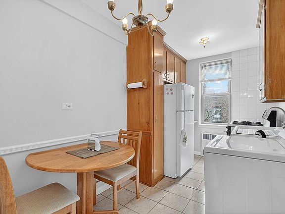3rd image of 3535 Kings College Pl APT 5H
