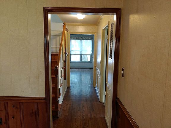 2nd image of 9 Saint Lawrence St
