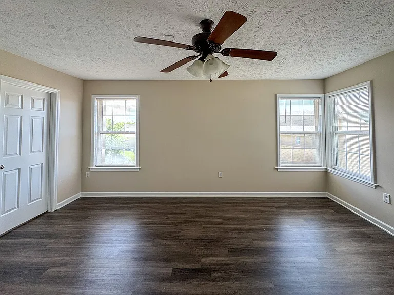 800 Connaly Dr — Photo 20