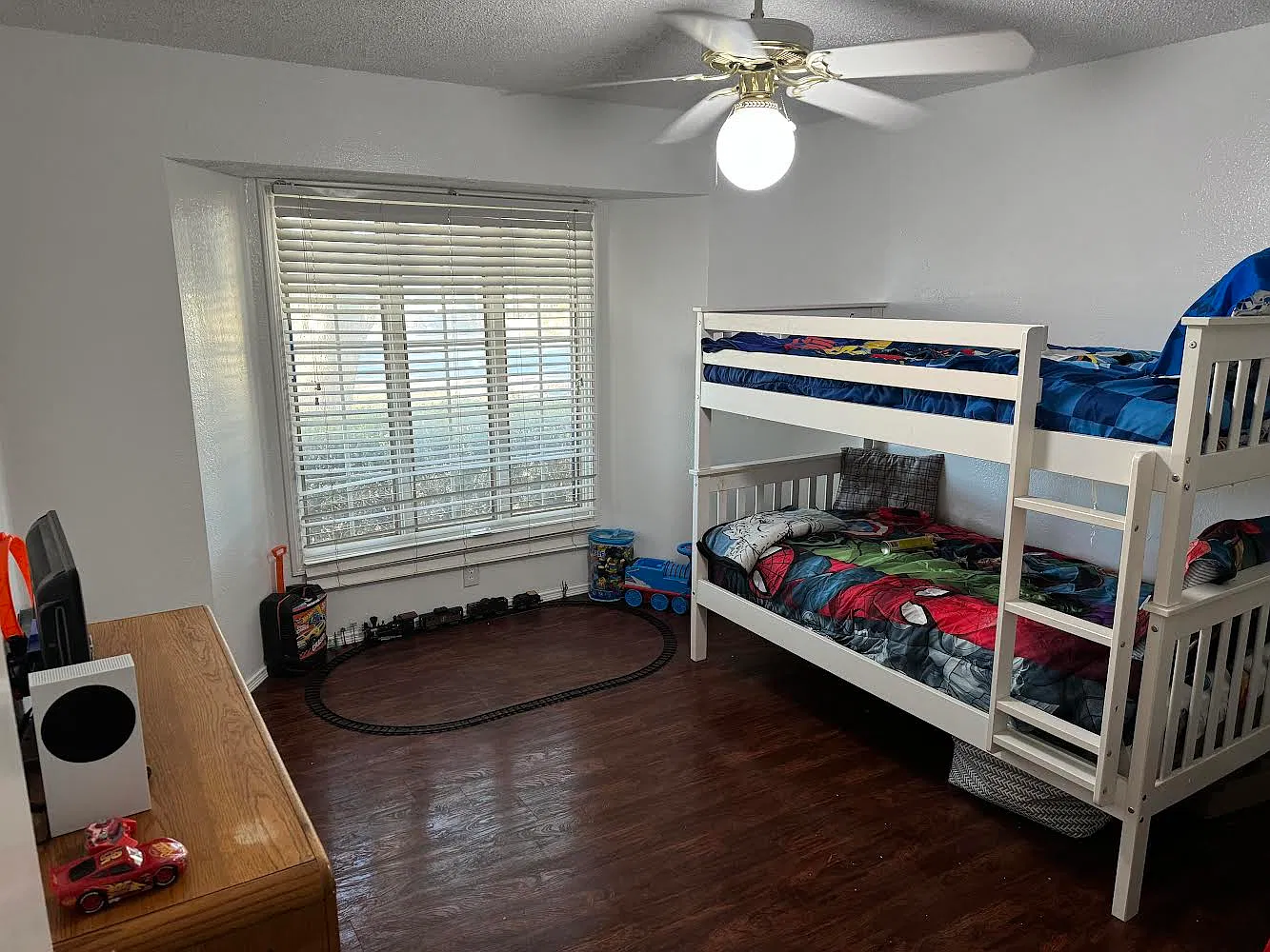 3 bed, 1439 sqft, $1,550 — Photo 2