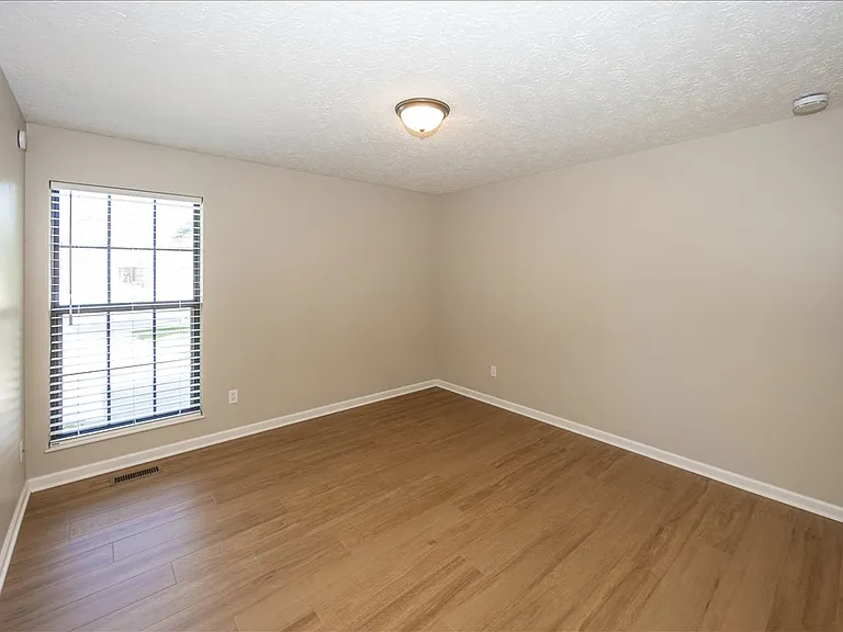 11179 Avery Row — Photo 22