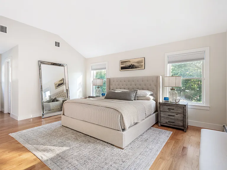 27 Kings Point Rd — Photo 10