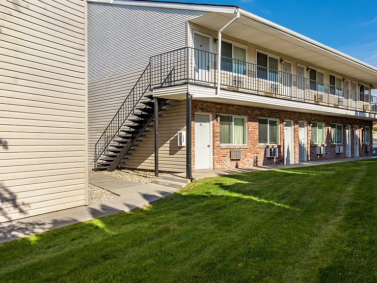 The Lakes Apartments — Photo 30