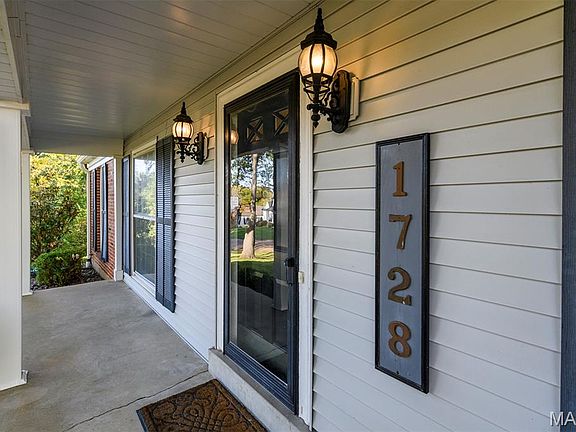 3rd image of 1728 Folkstone Dr