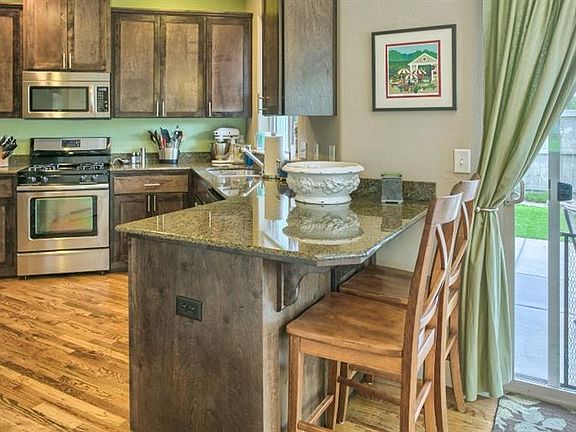 5th image of 2038 Woodside Dr