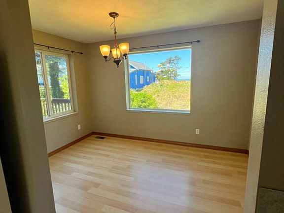 5th image of 6965 Salal Ave