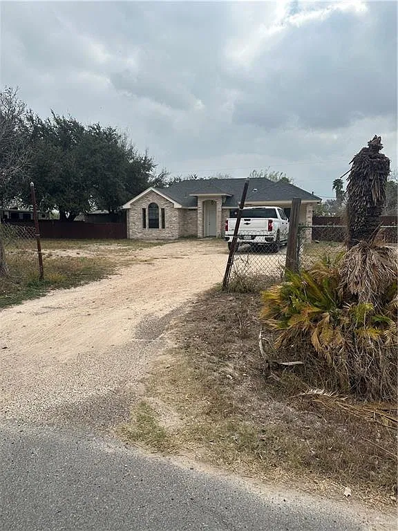 3 bed, 4.0 bath, 1363 sqft, $1,700 — Photo 2