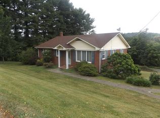 5 Harvest Rd, Hillsville, VA 24343