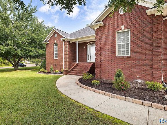 3rd image of 1507 Crown Pointe Dr NE