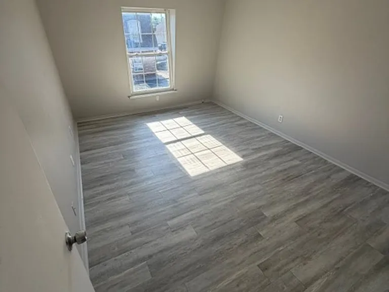 Naveen Pine Apartments — Photo 8