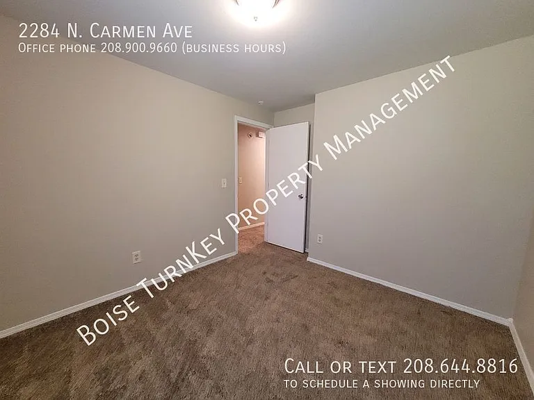2284 N Carmen Ave — Photo 31