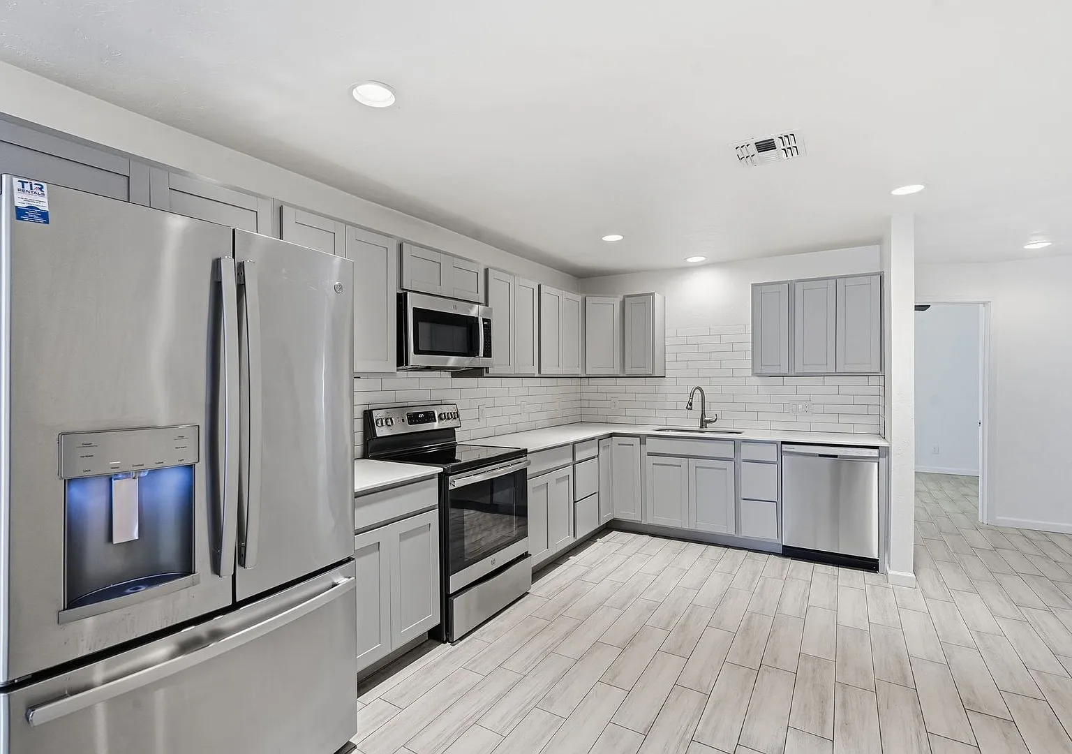 1235 E. Lester St. — Photo 3