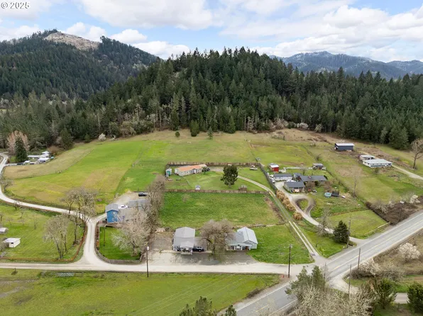 119 Forest Rd, Myrtle Creek, OR 97457