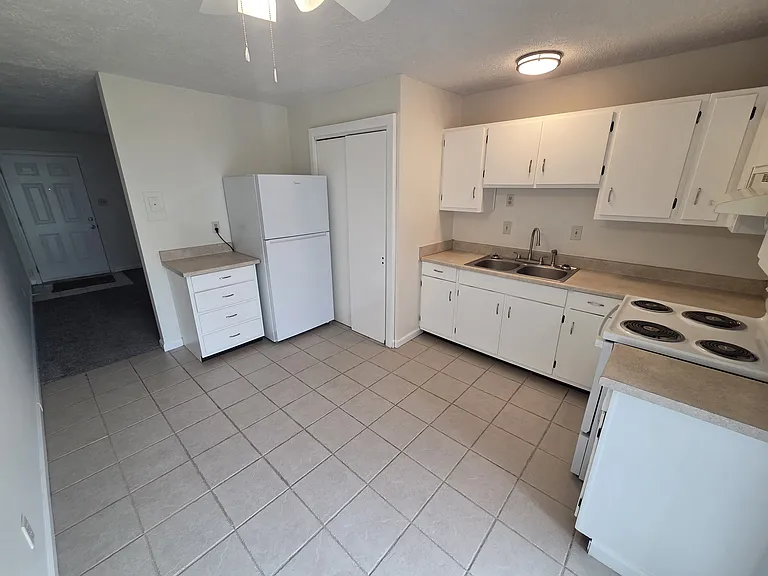 1308 Uhlwood Dr — Photo 2