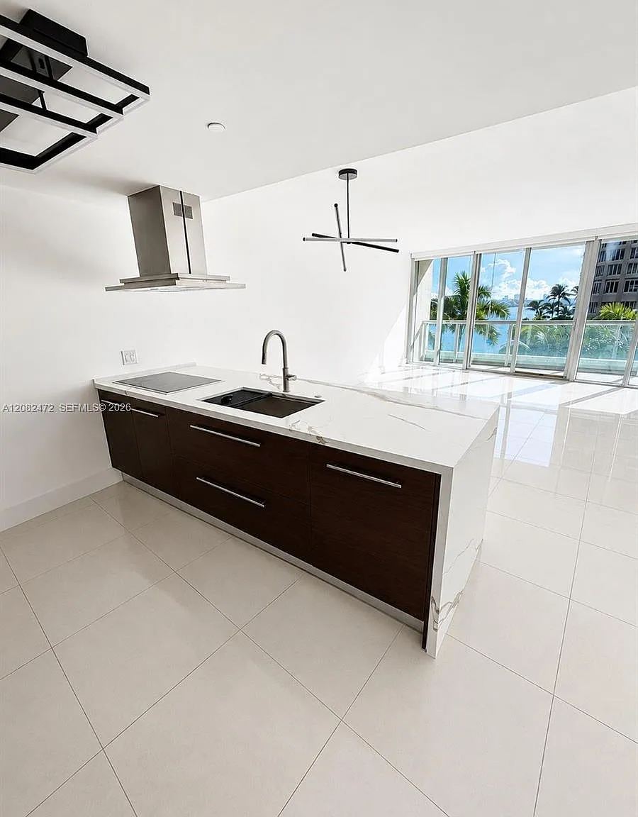 Iconbrickell Condo No 1 — Photo 2
