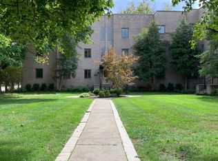 2126 Village Dr APT 10, Louisville, KY