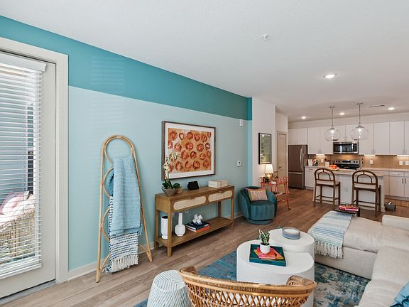 5th image of 1005 Brentwood Dr #3-302