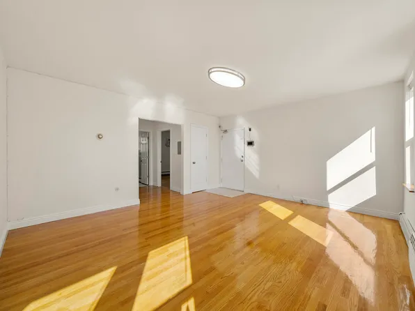 280 Undercliff Avenue image 12 of 23