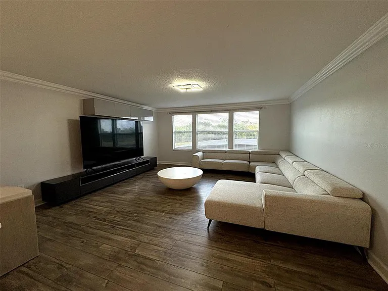10342 Lovegrass Ln — Photo 10
