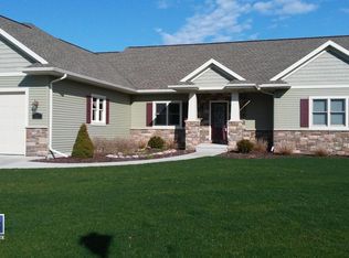 327 Mosie Ct, Manitowoc, WI 54220