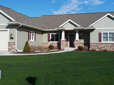 327 Mosie Ct, Manitowoc, WI, 54220