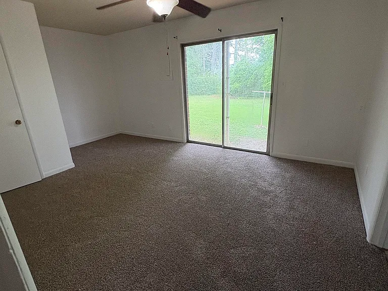 210 Cloverleaf Dr #1 — Photo 4