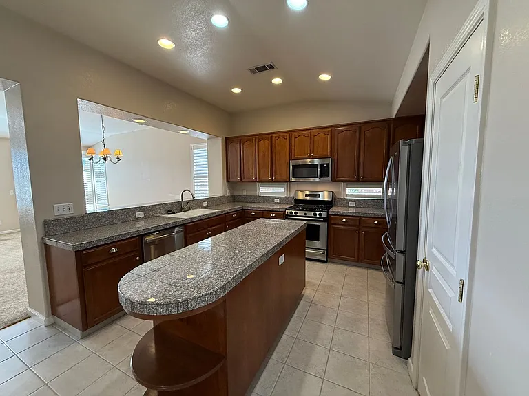 4024 Eastport Dr — Photo 13