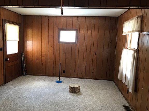 3rd image of 10 Arrington Ave
