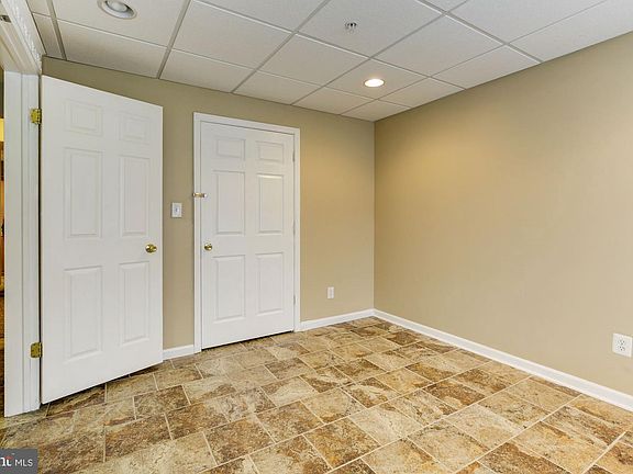 4th image of 314 Esther Dr