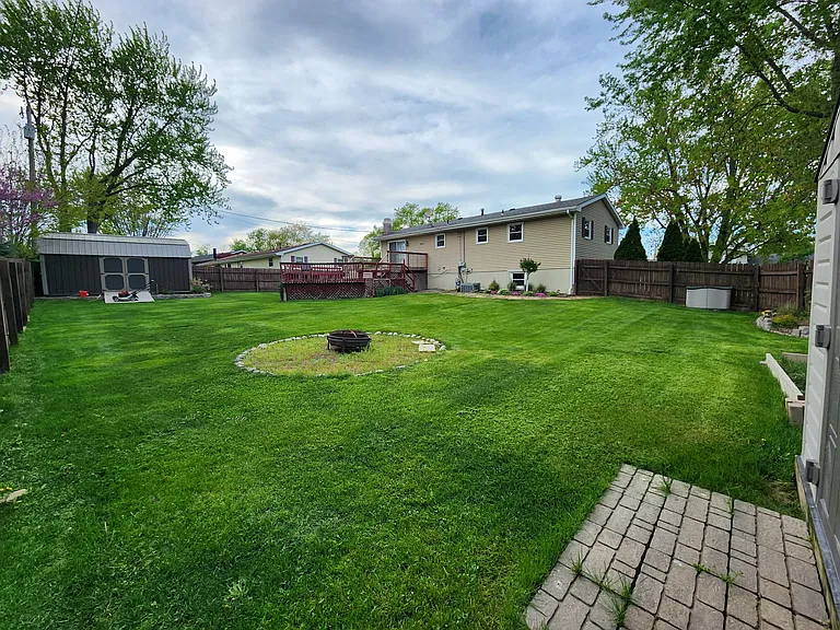 931 Iroquois Dr — Photo 6