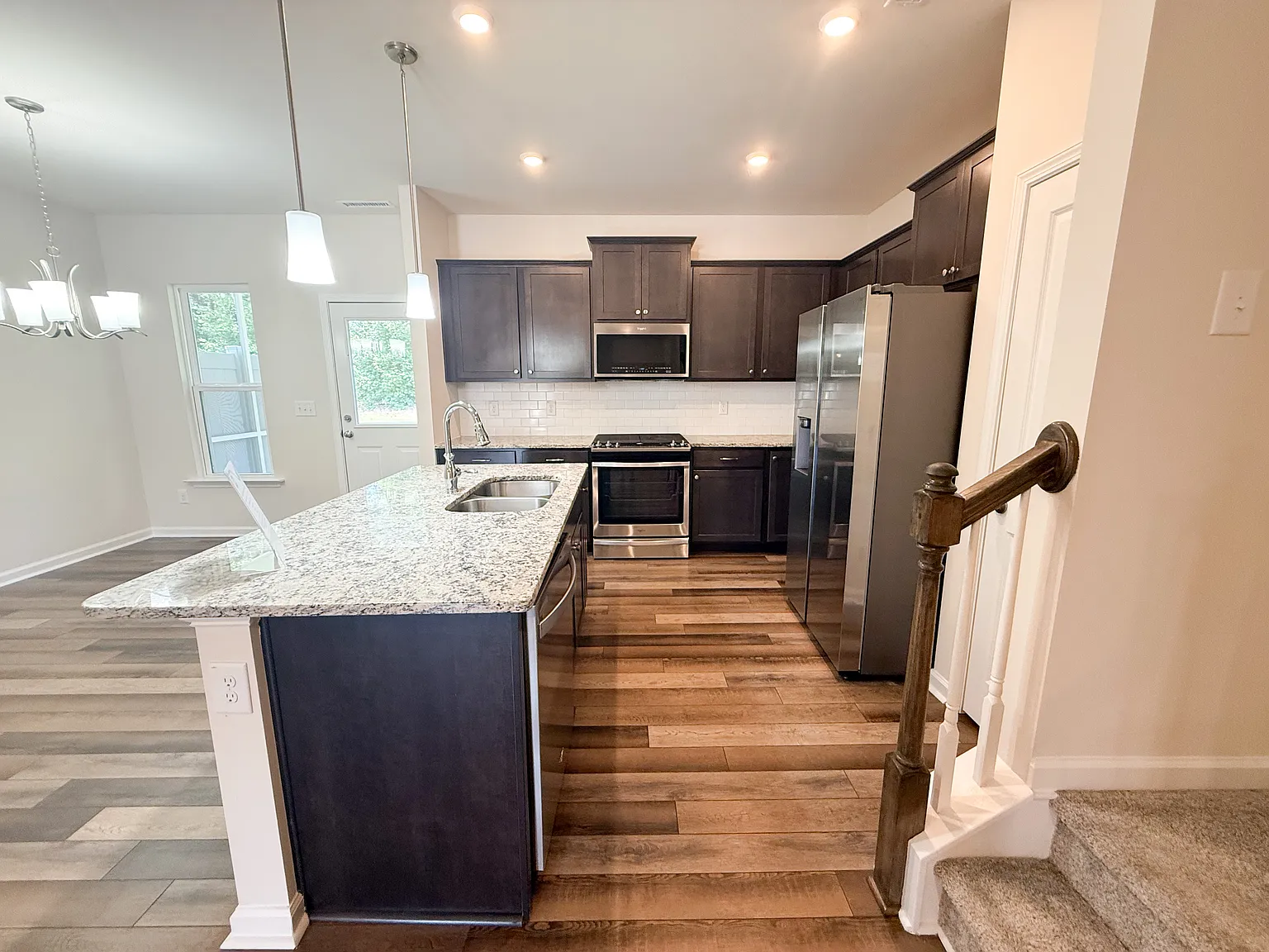 3 bed, 2.5 bath, 1628 sqft, $1,900 — Photo 3
