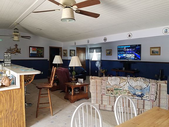3rd image of 985 Marlin Dr