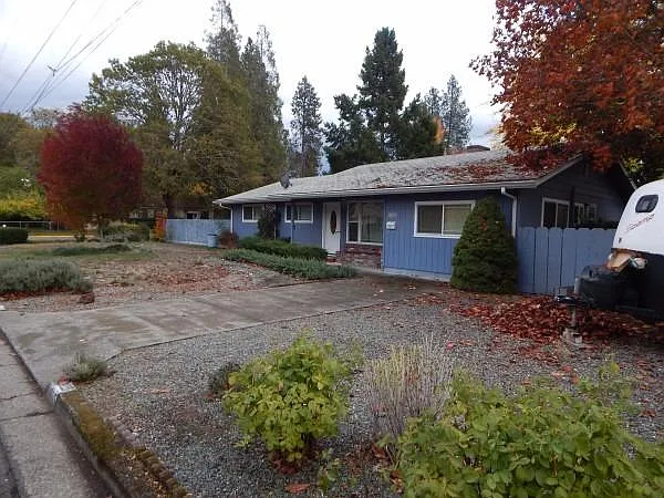 1605 SW K St photo 1